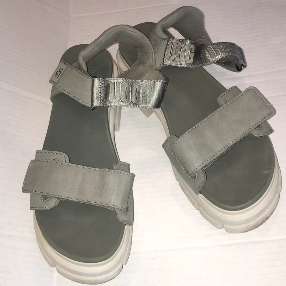 UGG this listing